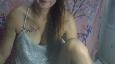 Queenlove4u live cam on Cam4
