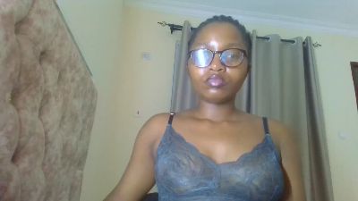 Queenvelvet_41 live cam on Cam4