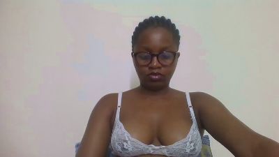 Queenvelvet_41 live cam on Cam4