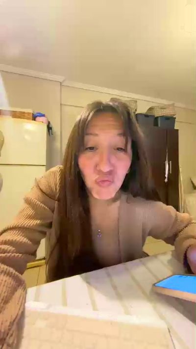 Queenyes live cam on Cam4