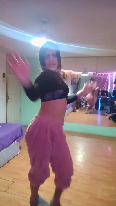 QuennMath32 live cam on Cam4