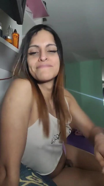 QuennMath32 live cam on Cam4