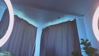 QuennaHallman live cam on Cam4