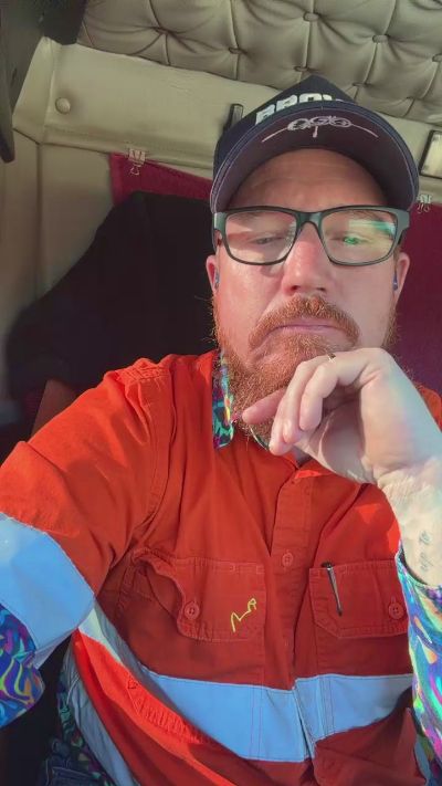 Quietjames1977 live cam on Cam4