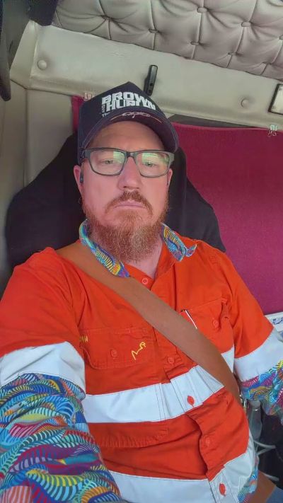 Quietjames1977 live cam on Cam4