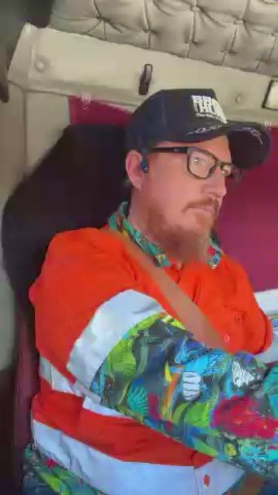 Quietjames1977 live cam on Cam4