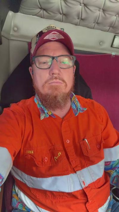 Quietjames1977 live cam on Cam4