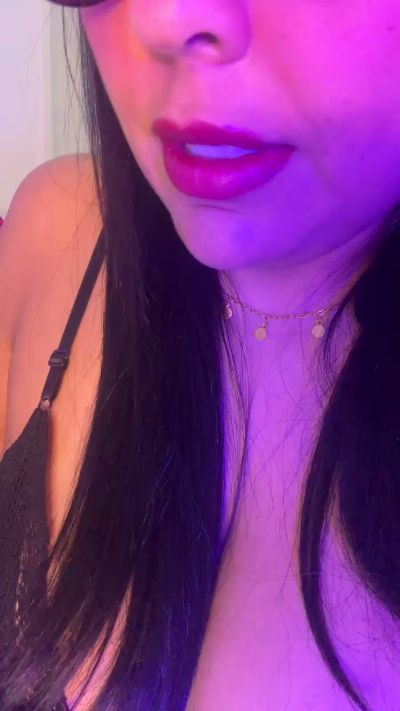 Quiqui28 live cam on Cam4