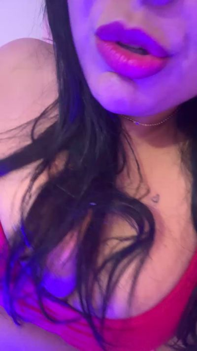 Quiqui28 live cam on Cam4