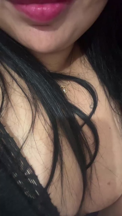 Quiqui28 live cam on Cam4