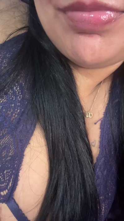 Quiqui28 live cam on Cam4