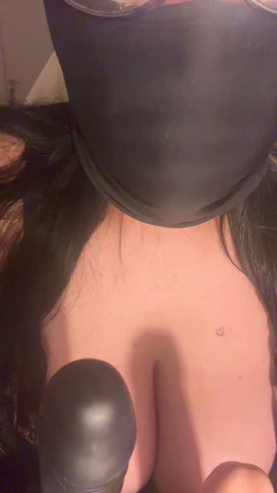 Quiqui28 live cam on Cam4
