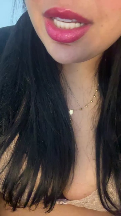 Quiqui28 live cam on Cam4