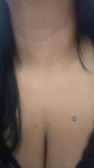 Quiqui28 live cam on Cam4