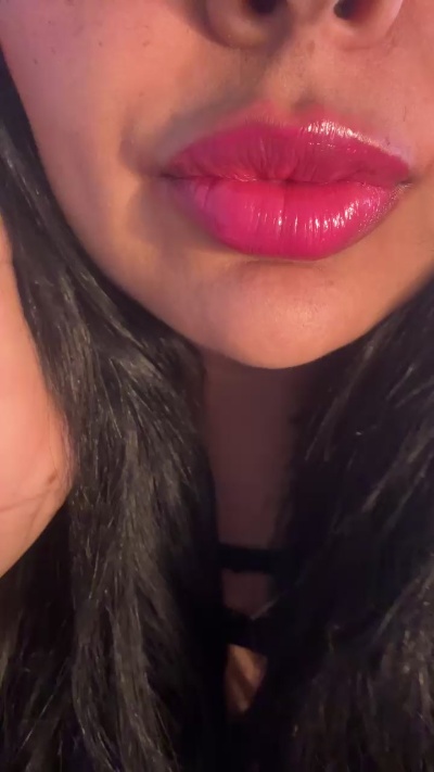 Quiqui28 live cam on Cam4