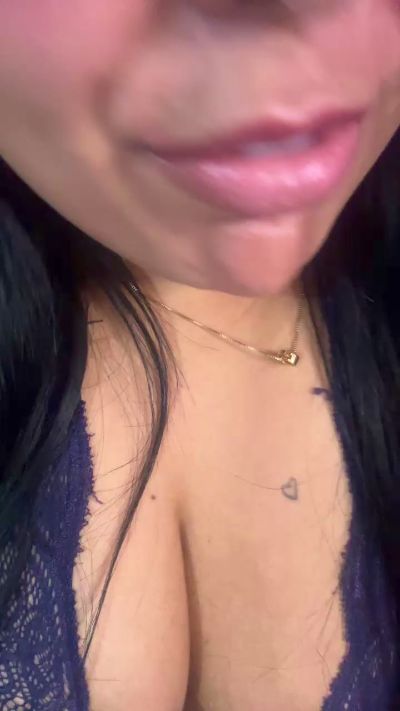 Quiqui28 live cam on Cam4