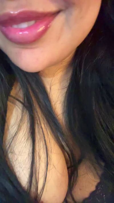 Quiqui28 live cam on Cam4