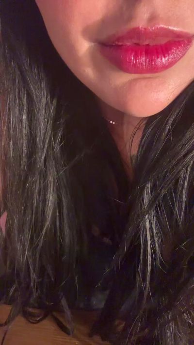 Quiqui28 live cam on Cam4
