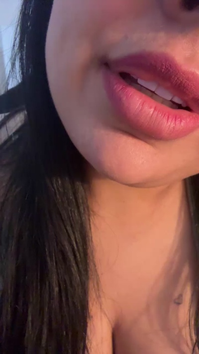 Quiqui28 live cam on Cam4