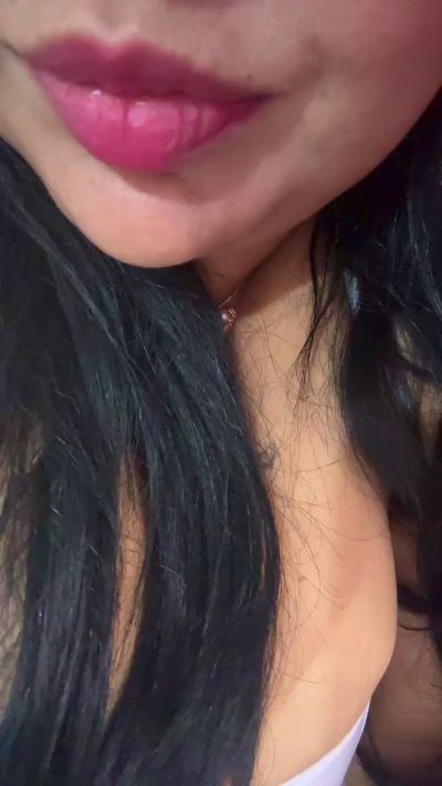Quiqui28 live cam on Cam4