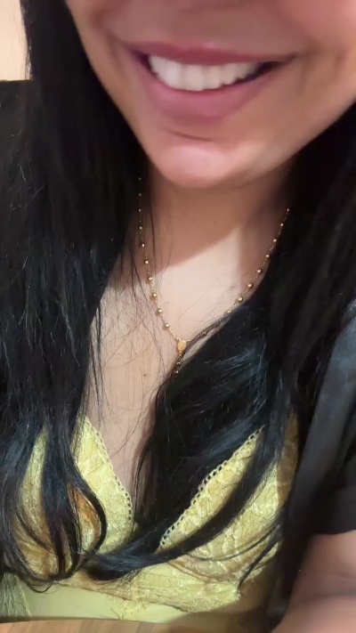 Quiqui28 live cam on Cam4
