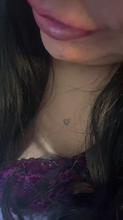 Quiqui28 live cam on Cam4