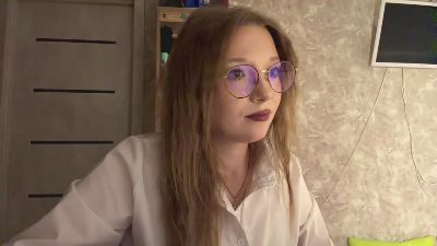 QuyenAguilera live cam on Cam4