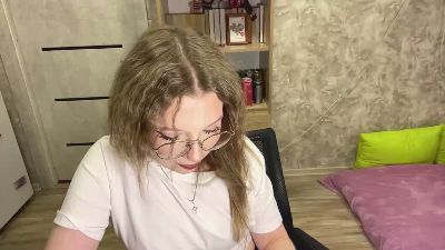 QuyenAguilera live cam on Cam4