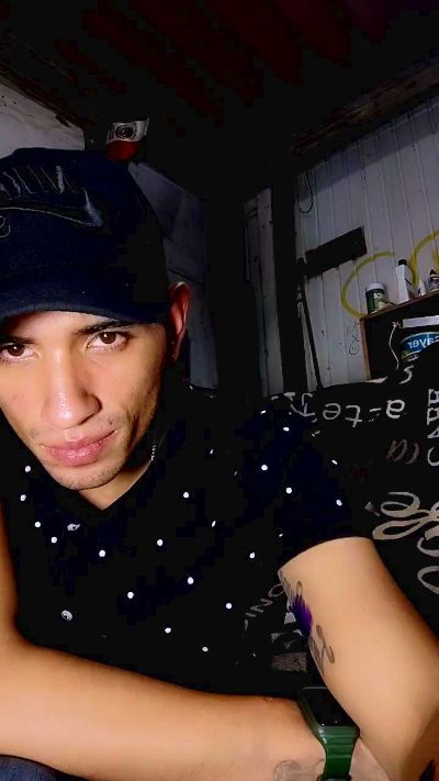 RAUL2T9 live cam on Cam4