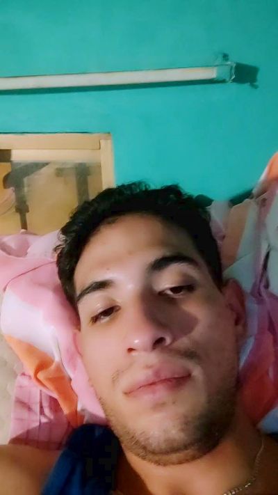 RAUL2T9 live cam on Cam4