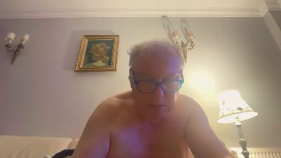 RIG70 live cam on Cam4