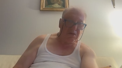 RIG70 live cam on Cam4