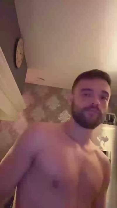 Raapos1 live cam on Cam4