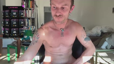 RadBtm live cam on Cam4
