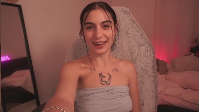 Radiant_Luna live cam on Cam4