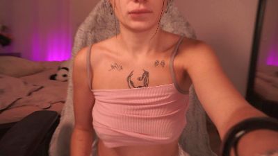Radiant_Luna live cam on Cam4