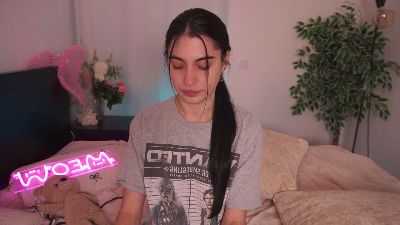 Radiant_Luna live cam on Cam4