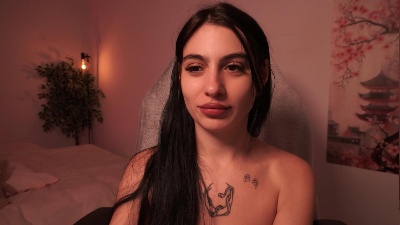 Radiant_Luna live cam on Cam4