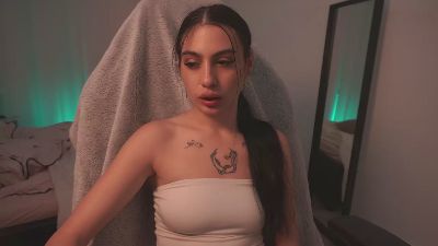 Radiant_Luna live cam on Cam4
