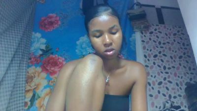 Rasoazety28 live cam on Cam4