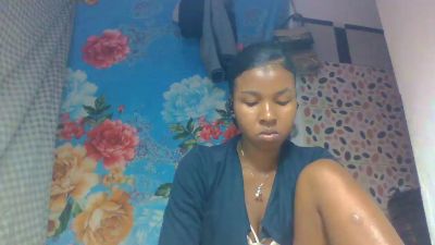 Rasoazety28 live cam on Cam4