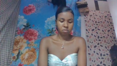 Rasoazety28 live cam on Cam4