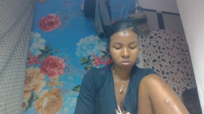 Rasoazety28 live cam on Cam4