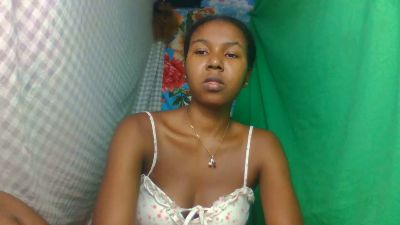 Rasoazety28 live cam on Cam4