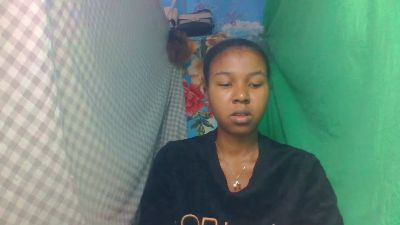 Rasoazety28 live cam on Cam4