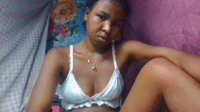 Rasoazety28 live cam on Cam4