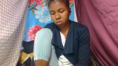 Rasoazety28 live cam on Cam4