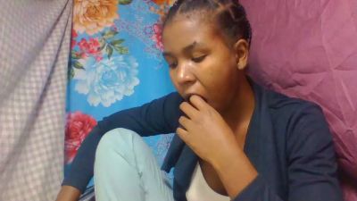 Rasoazety28 live cam on Cam4