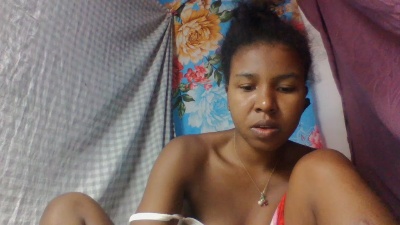 Rasoazety28 live cam on Cam4