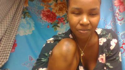 Rasoazety28 live cam on Cam4
